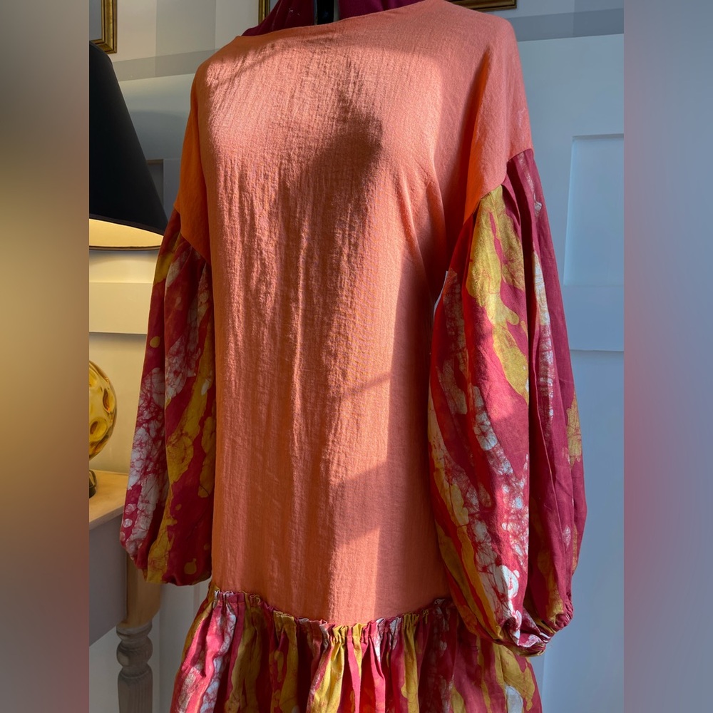 Women's Coral Midi Dress with Patterned Balloon Sleeves - Picture 6 of 9